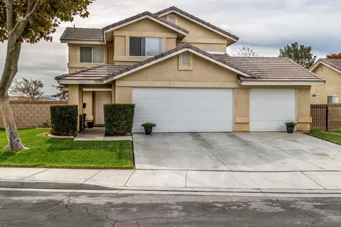 2124 Lightcap St, Lancaster, CA 93535 photo 2