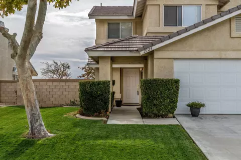 2124 Lightcap St, Lancaster, CA 93535 photo 4
