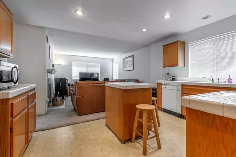 2124 Lightcap St, Lancaster, CA 93535 photo 12