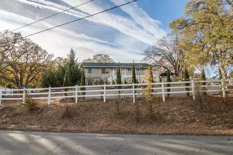 22191 Geneva Dr, Tehachapi, CA 93561 photo 1