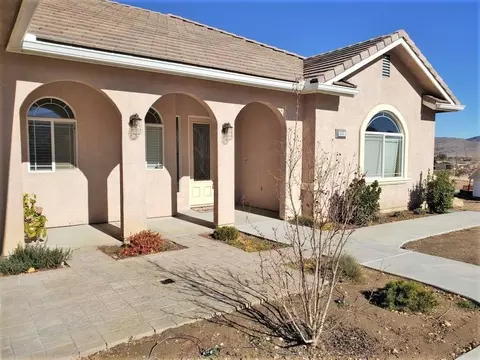 21217 Ridgeway Dr, Tehachapi, CA 93561 photo 2