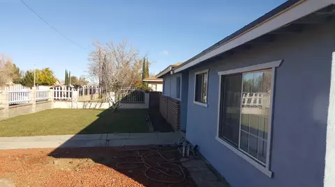 38602 30th St E, Palmdale, CA 93550 photo 2