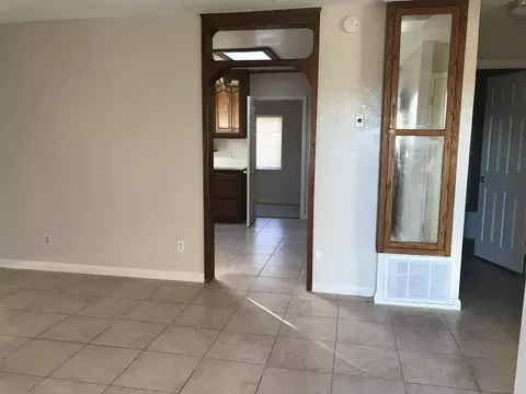 43009 Guyman Ave, Lancaster, CA 93536 photo 2