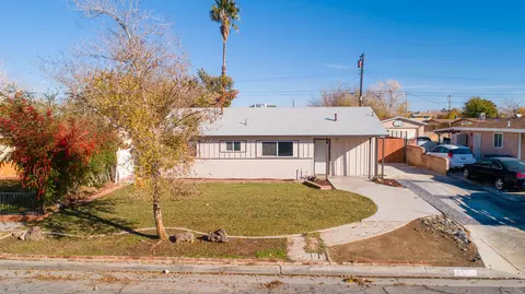 44202 2nd St E, Lancaster, CA 93535 photo 2