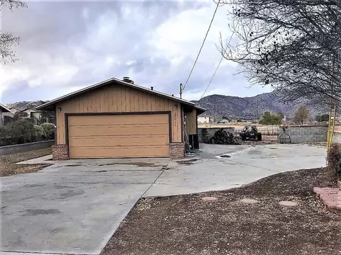 21631 Foothill Dr, Tehachapi, CA 93561 photo 2