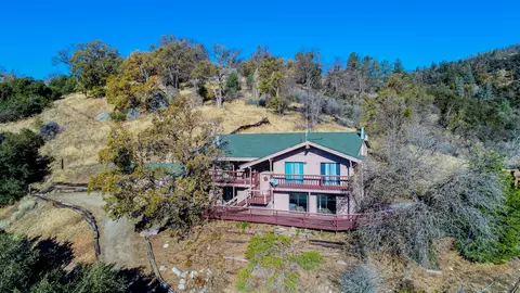 25251 Deertrail Dr, Tehachapi, CA 93561 photo 2