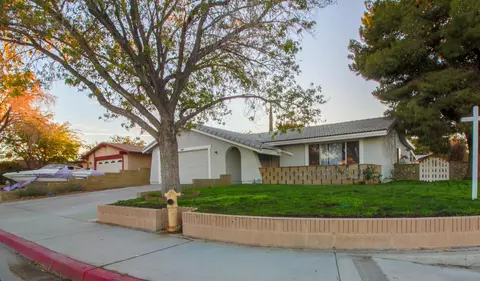 37653 28th St E, Palmdale, CA 93550 photo 1