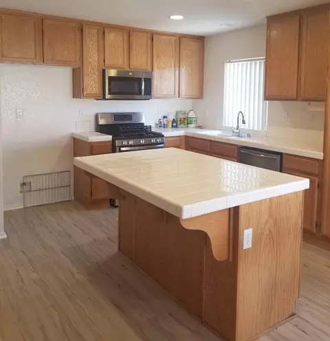 1715 Miki Way E, Lancaster, CA 93535 photo 8
