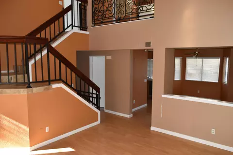 543 Jackman St E, Lancaster, CA 93535 photo 2