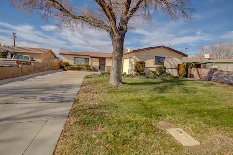 45053 Lorimer Ave, Lancaster, CA 93534 photo 2