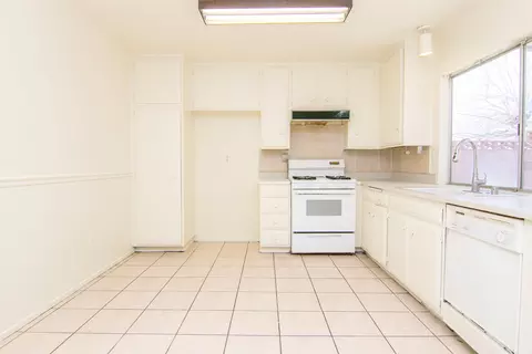 37945 29th St East St E, Palmdale, CA 93550 photo 4
