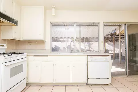 37945 29th St East St E, Palmdale, CA 93550 photo 2