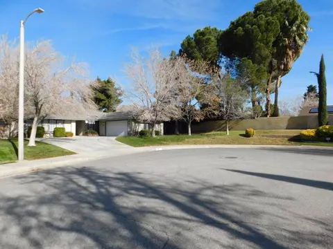 2801 Gus Ct, Lancaster, CA 93536 photo 2