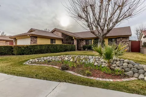 44851 Lorimer Ave, Lancaster, CA 93534 photo 2