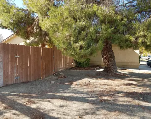 2556 Garnet Ln, Lancaster, CA 93535 photo 3