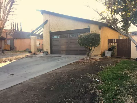 44505 Fenhold St, Lancaster, CA 93535 photo 2