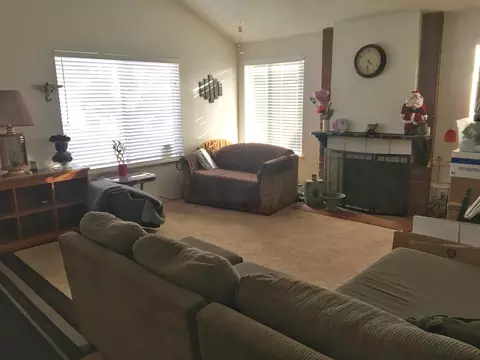 44505 Fenhold St, Lancaster, CA 93535 photo 3