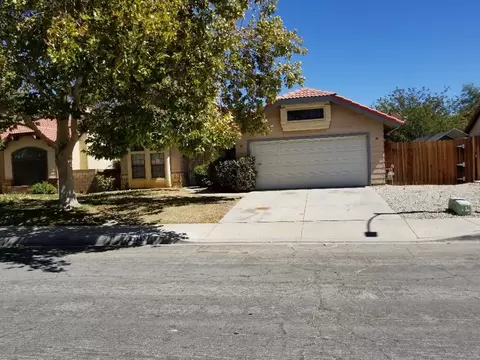 43332 11th St E, Lancaster, CA 93535 photo 2
