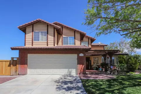 3335 Marilynn St, Lancaster, CA 93536 photo 2