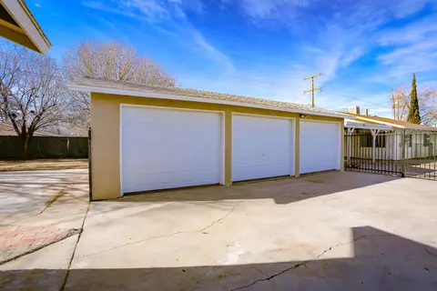 44303 Beech Ave, Lancaster, CA 93534 photo 49