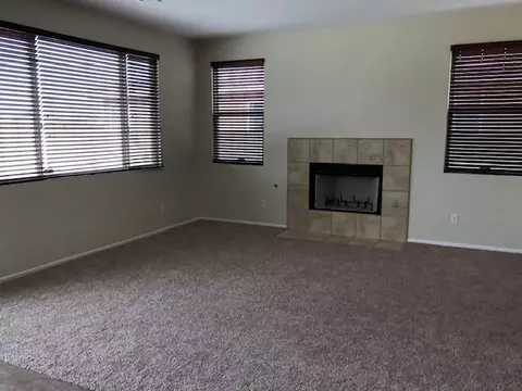 42943 Carpenter Dr, Lancaster, CA 93535 photo 3