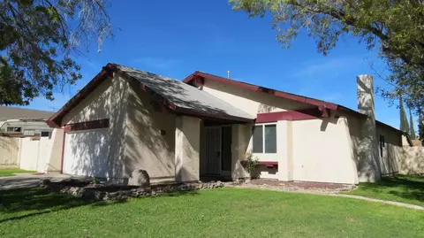 1057 Nugent St E, Lancaster, CA 93535 photo 3