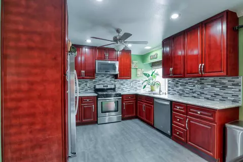 2582 Bottle Tree Dr, Palmdale, CA 93550 photo 12