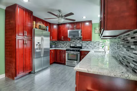 2582 Bottle Tree Dr, Palmdale, CA 93550 photo 2