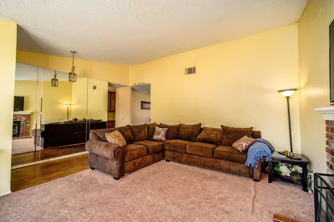 43307 Carpenter Dr, Lancaster, CA 93535 photo 6