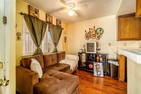 43307 Carpenter Dr, Lancaster, CA 93535 photo 4