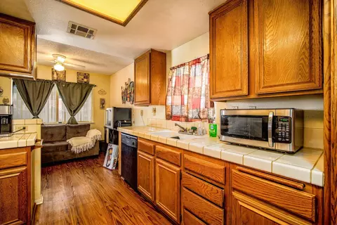 43307 Carpenter Dr, Lancaster, CA 93535 photo 8