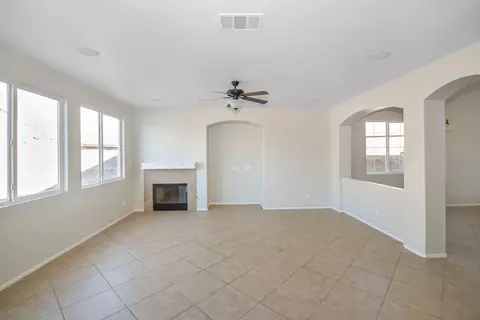 44529 Grove Ln, Lancaster, CA 93534 photo 4