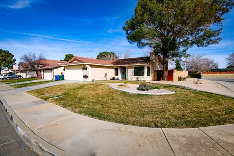 42908 Fenner Ave, Lancaster, CA 93536 photo 2