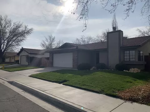 43655 Bravo Ln, Lancaster, CA 93535 photo 2