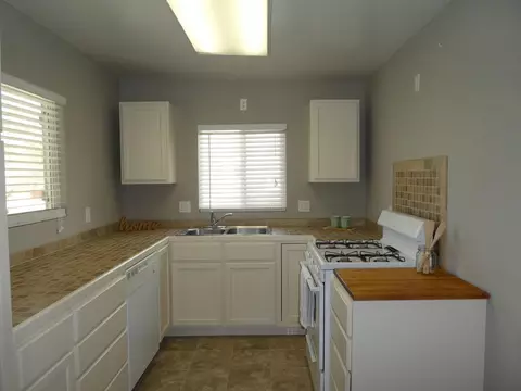 8058 Avenue E W, Lancaster, CA 93536 photo 7