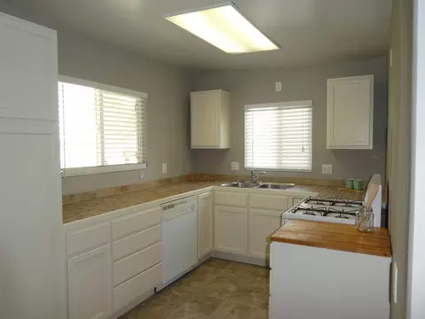 8058 Avenue E W, Lancaster, CA 93536 photo 6