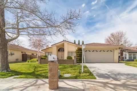 44329 Ruthron Ave, Lancaster, CA 93536 photo 2