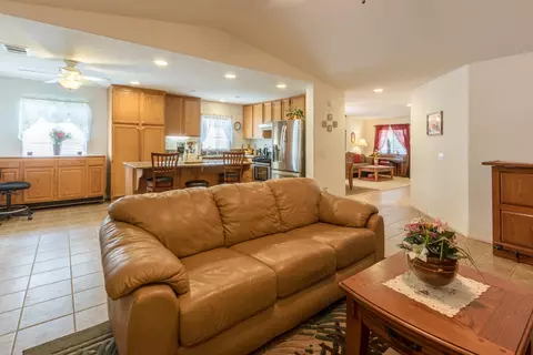 1756 Thomas Dr, Lancaster, CA 93535 photo 9