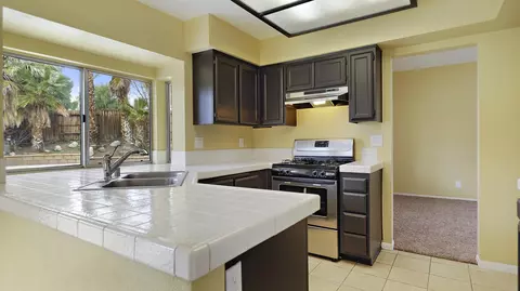 39305 Fallbrook Cir, Palmdale, CA 93551 photo 4