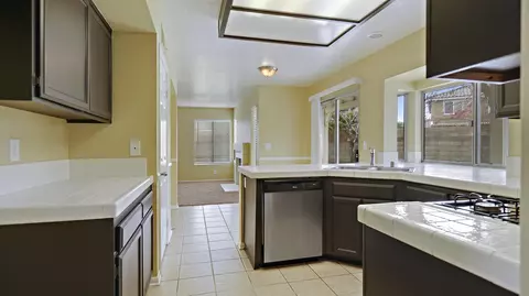 39305 Fallbrook Cir, Palmdale, CA 93551 photo 5