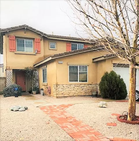 45553 Robinson Dr, Lancaster, CA 93535 photo 1