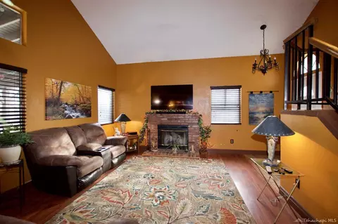 44910 Caboose Dr, Lancaster, CA 93535 photo 5