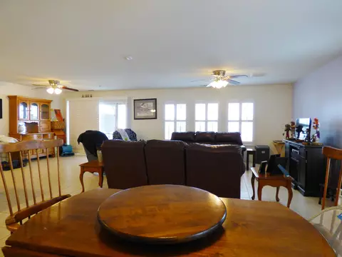 1607 Whitlatch Dr, Lancaster, CA 93535 photo 7
