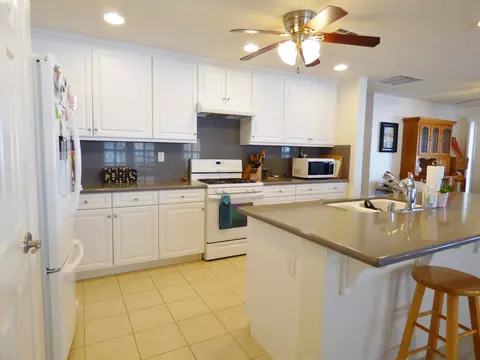 1607 Whitlatch Dr, Lancaster, CA 93535 photo 5