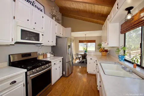 23561 Timberline Way, Tehachapi, CA 93561 photo 2