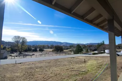 24355 Palomino Way, Tehachapi, CA 93561 photo 4