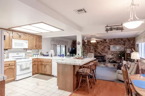 42971 Sachs Dr, Lancaster, CA 93536 photo 9