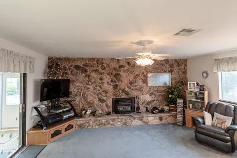 42971 Sachs Dr, Lancaster, CA 93536 photo 13
