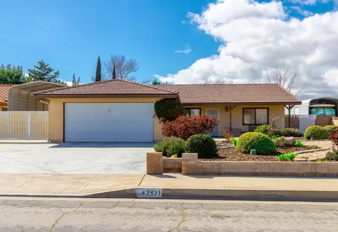 42971 Sachs Dr, Lancaster, CA 93536 photo 2