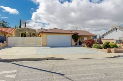 42971 Sachs Dr, Lancaster, CA 93536 photo 3